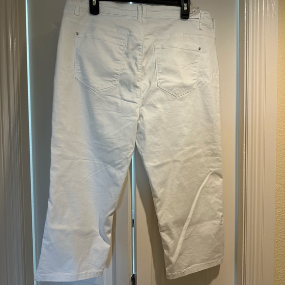 Curve Appeal white capri jeans US16🌸 - Picture 2 of 5